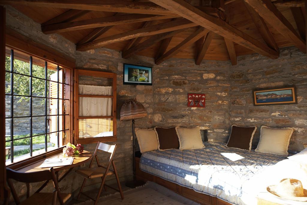 Archontiko Stathopoulou Hotel Agios Georgios Nileias Ruang foto