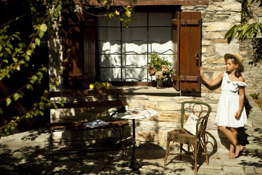 Archontiko Stathopoulou Hotel Agios Georgios Nileias Ruang foto